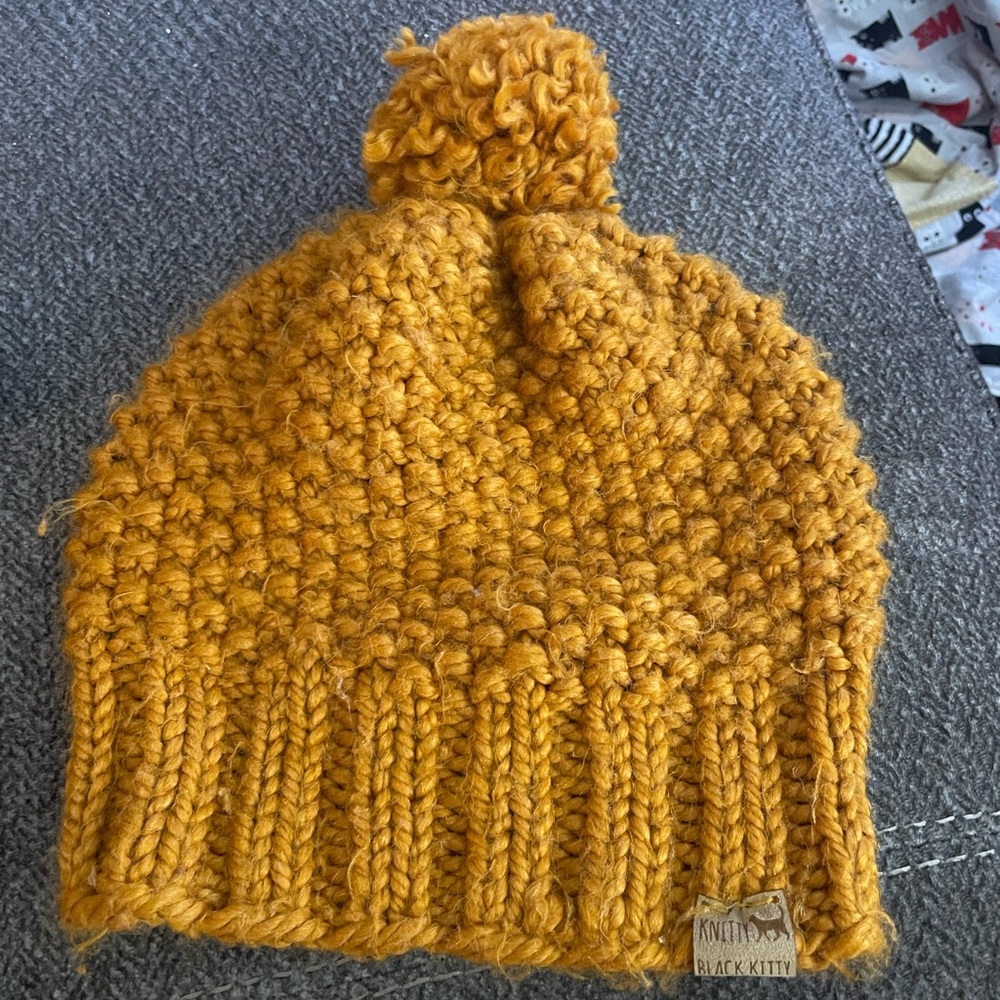 Gorgeous hand knit chunky wool hat￼